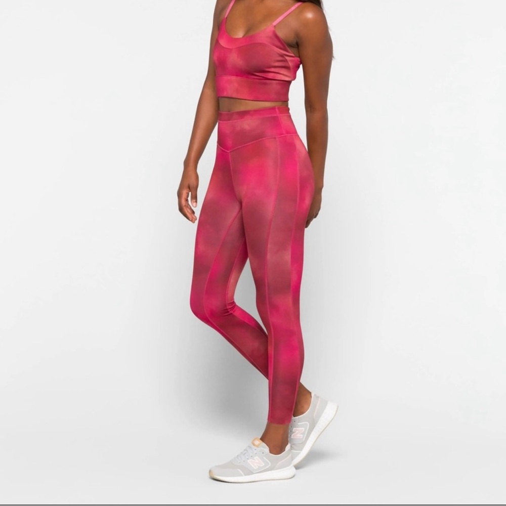 Free People Movement Beat The Heat Wild Raspberry Leggings Size XS NWT